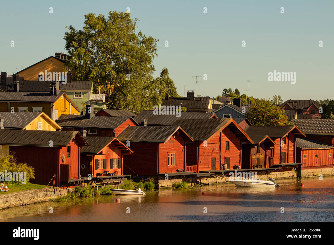 Maisons rouges et jaunes en Finlande Banque D'Images