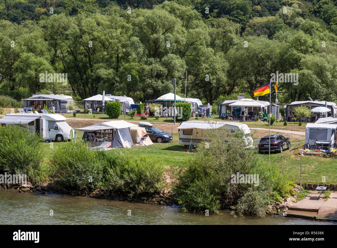 Burgen, Allemagne. Camping le long de la Moselle. Banque D'Images