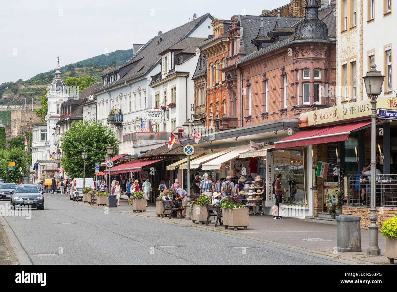 Rudesheim, Hesse, Allemagne. Rheinstrasse Scène de rue. Banque D'Images