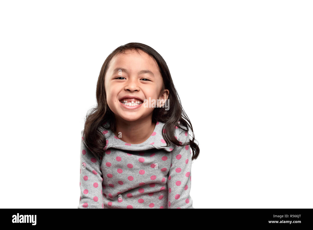 Smiling asian kid montrant ses dents manquantes Banque D'Images