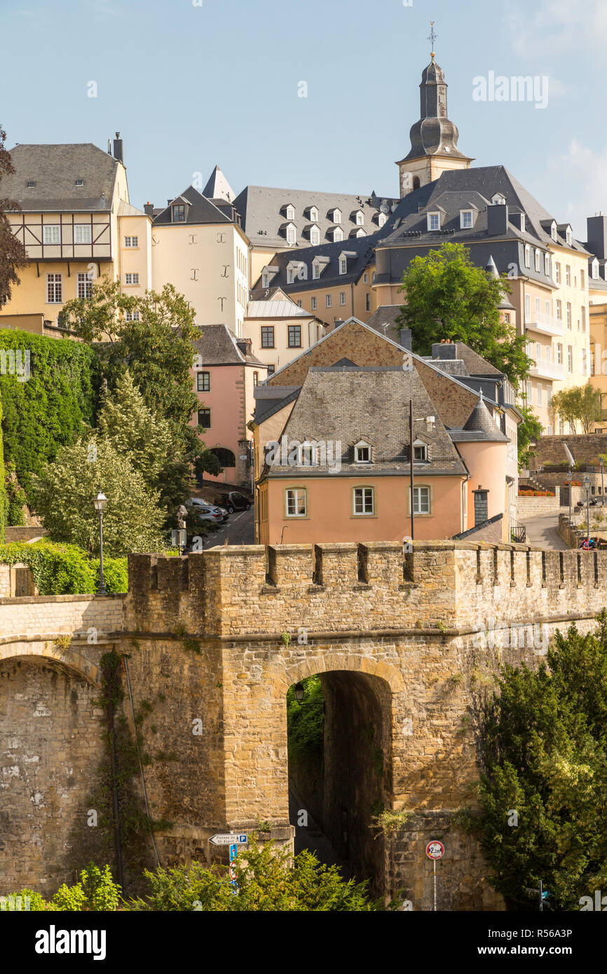 La Ville de Luxembourg, Luxembourg. Gateway dans la ville médiévale. Banque D'Images