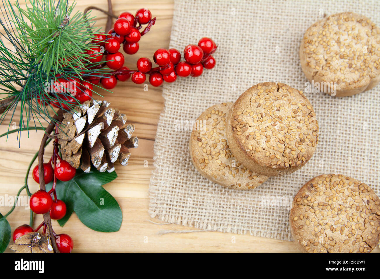 Bonbons de noël Typycal espagnol sur bois et ornements Banque D'Images