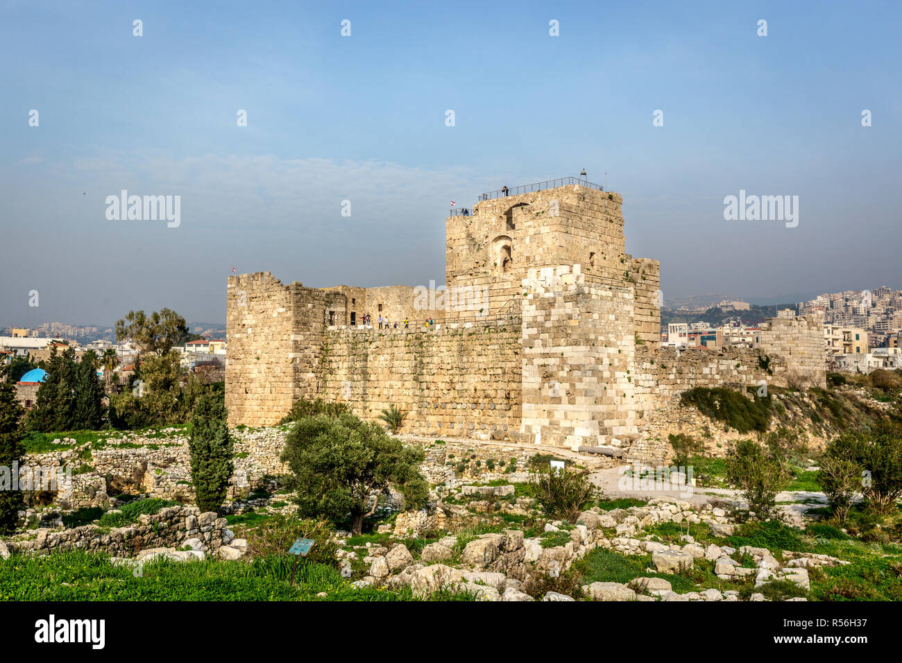 Les touristes appréciant les ruines de Byblos au Liban Banque D'Images