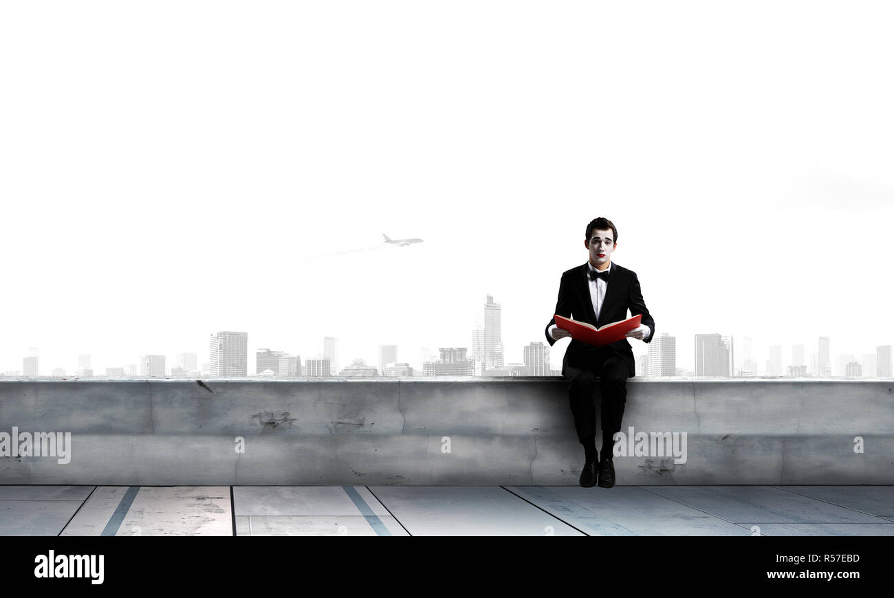 Jeune homme mime. Technique mixte Banque D'Images