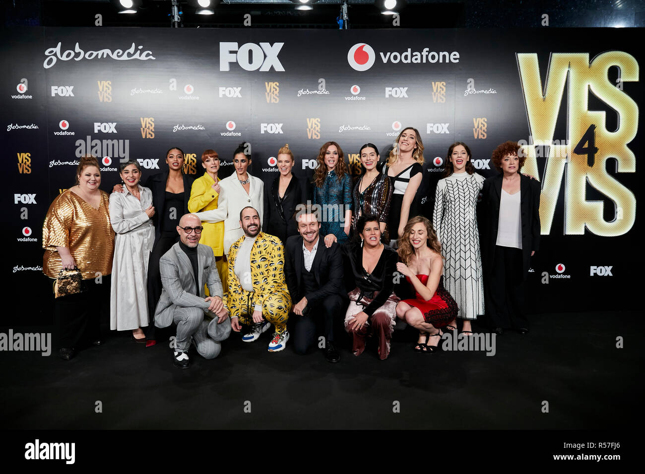 Alberto Velasco, Jésus Castejon, Laura Baena, Benjamin Vicuna, Ruth Diaz, Berta Vazquez, Itziar Castro, Abril Zamora, Zaira Perez, Georgina Amoros, Marta Aledo, Ramiro Blas, Cristina Marcos, Maggie Civantos, Maria Isabel Diaz, Alba Flores et Najwa assister à ma révolution vis a vis saison 4 première mondiale au cinéma Les lumières de la ville de Callao, à Madrid. Banque D'Images