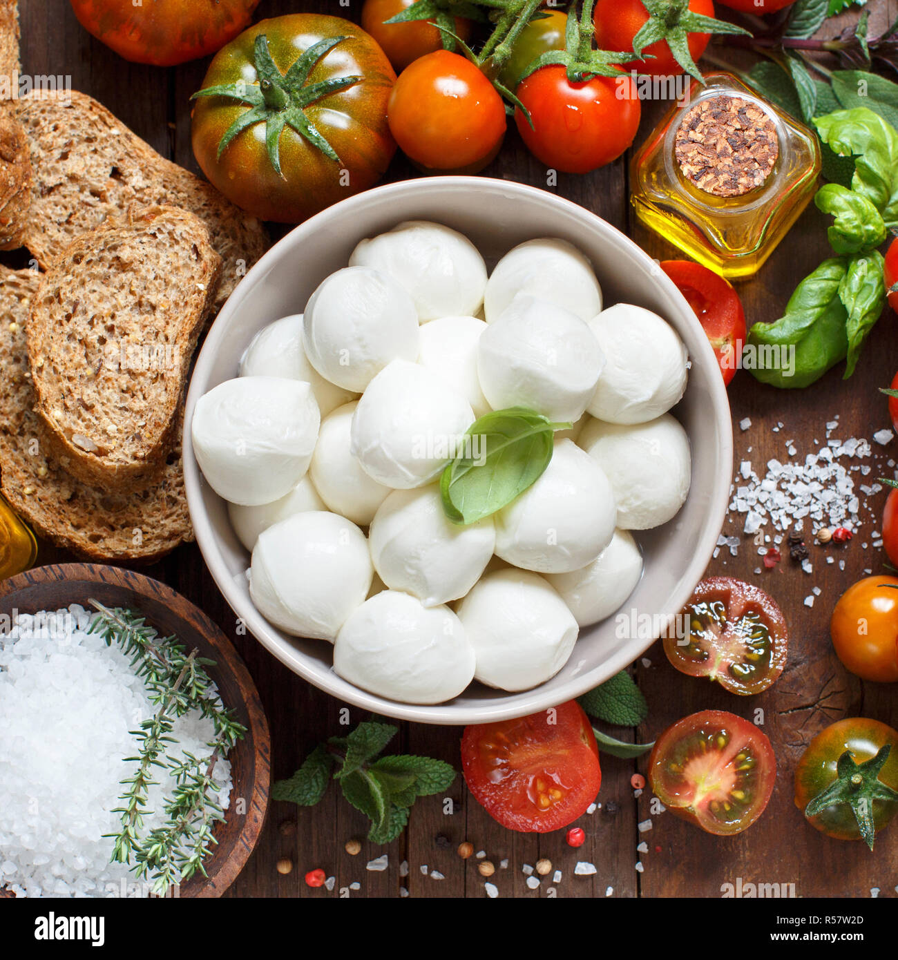Resto italien ingridients et mozzarella Banque D'Images