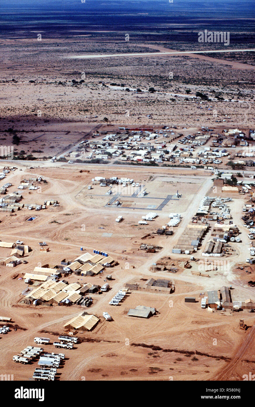 Vue aérienne de l'ingénierie allemande contingent à Belet Uen, la Somalie à l'appui de l'Opération des Nations Unies en Somalie (ONUSOM) II. Banque D'Images