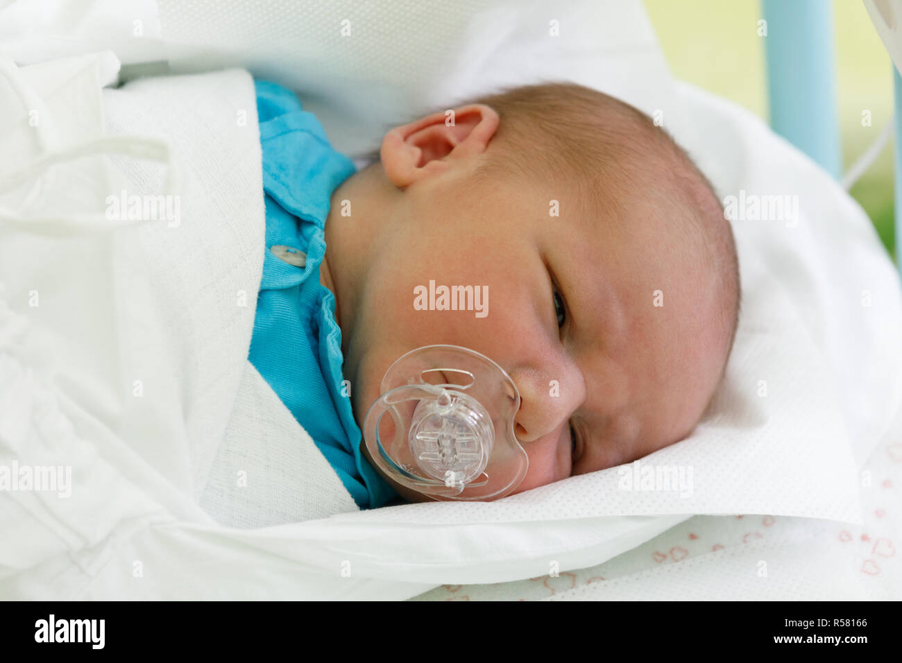 Bébé nouveau-né bébé dans l'hôpital Banque D'Images