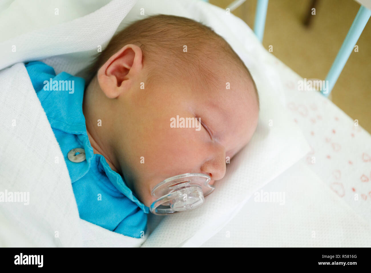 Bébé nouveau-né bébé dans l'hôpital Banque D'Images
