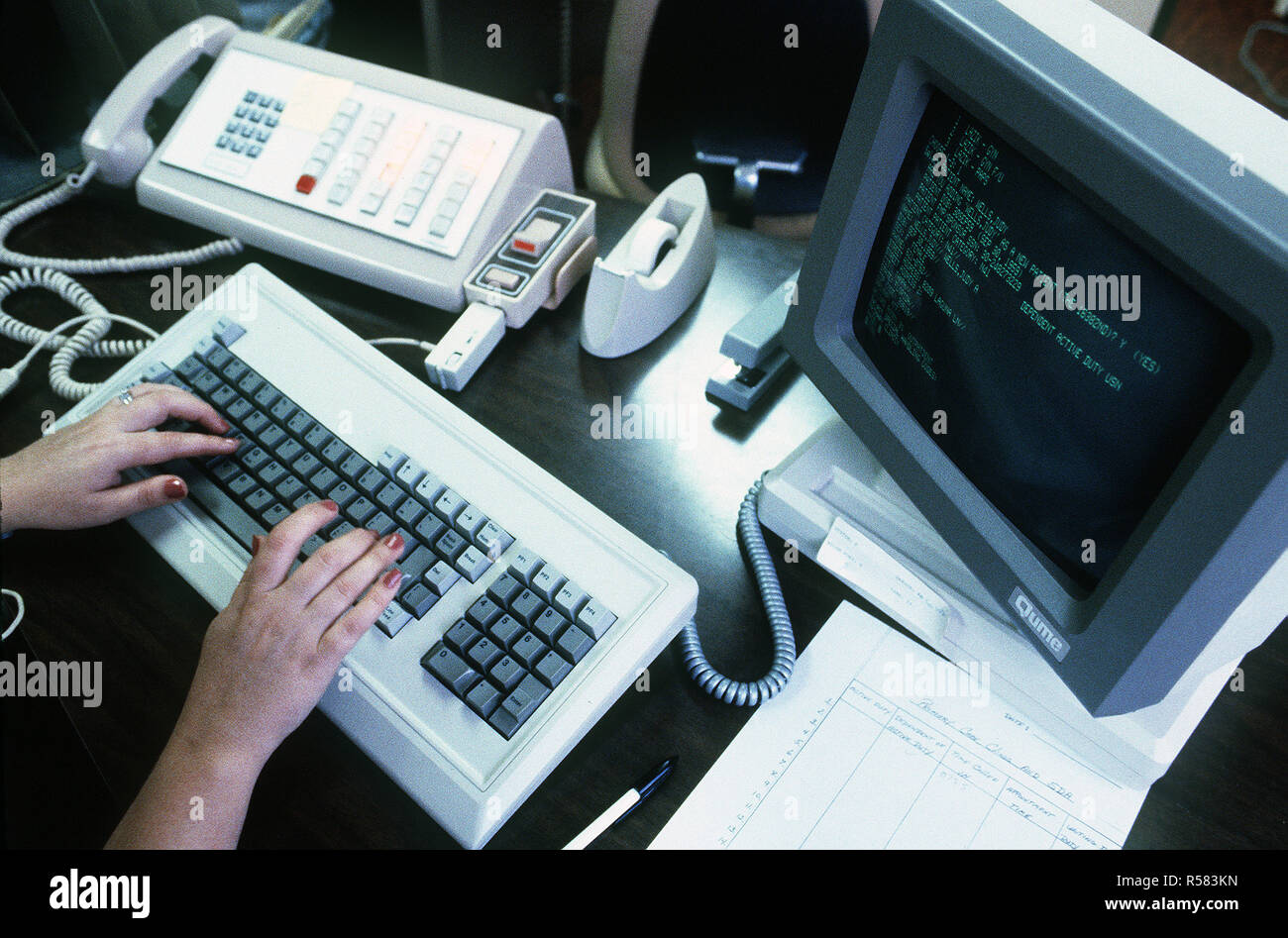 Nomination d'un greffier utilise un ordinateur pour programmer des patients  à l'Hôpital régional de l'US Air Force Photo Stock - Alamy
