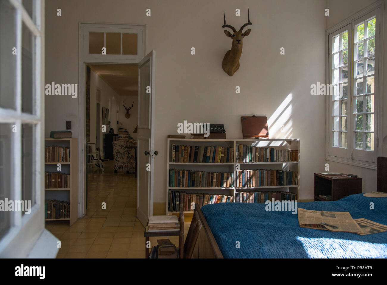 La chambre d'Ernest Hemingway et l'espace de travail à son domicile, à Cuba. Banque D'Images