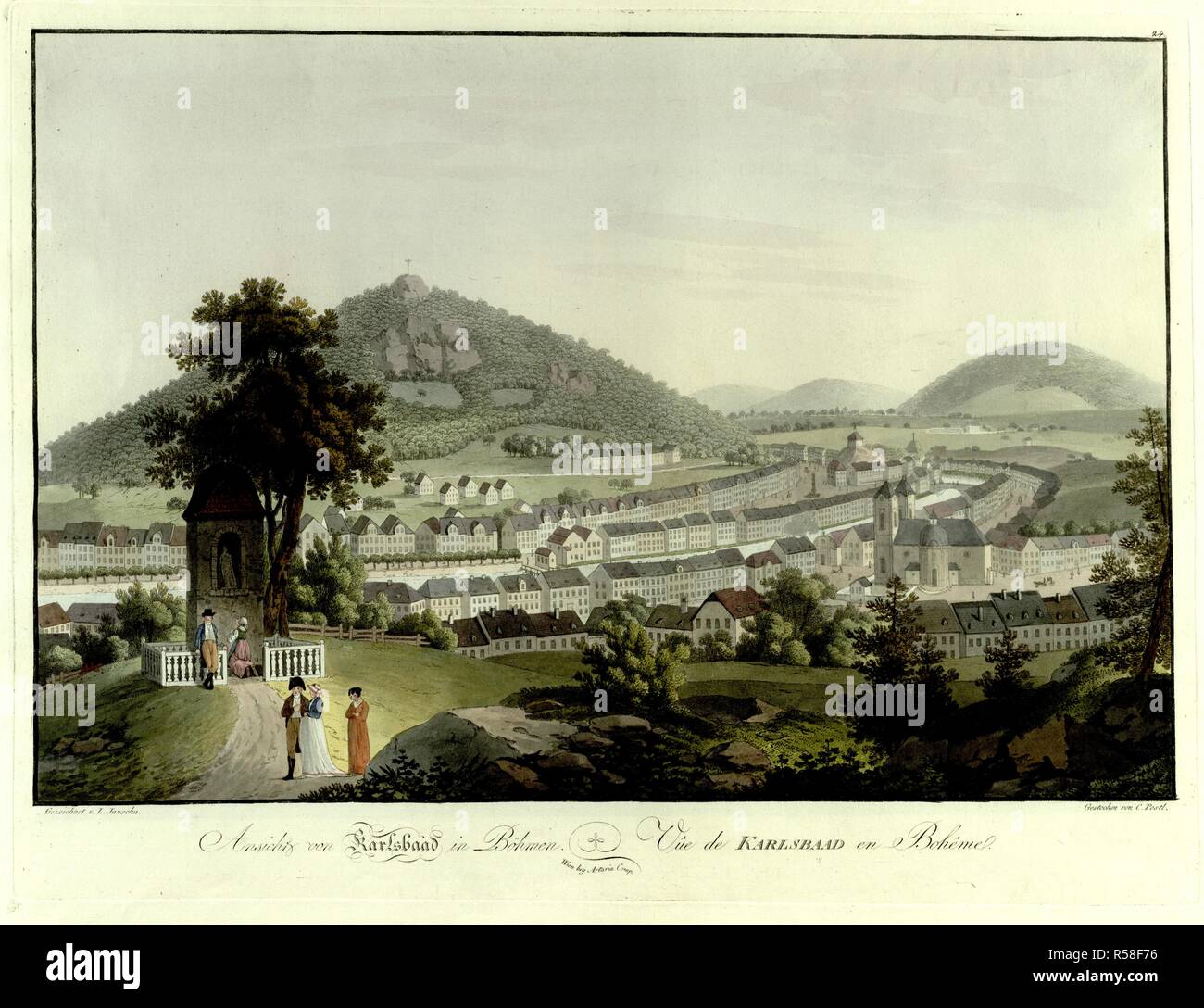 Un homme et deux femmes, promenade près d'un lieu de culte où une femme s'agenouille pour prier sous les arbres dans la campagne autour de Carlsbad au premier plan, avec une vue sur la ville thermale en arrière-plan. Collection de vues les plus intÃ©ressantes et pittoresques de la BohÃ©moi. Wien : bey Artaria Comp., [entre 1800 et 1810]. Source : 7 Cartes.TAB.38, planche 25. Langue : Allemand et Français. Banque D'Images