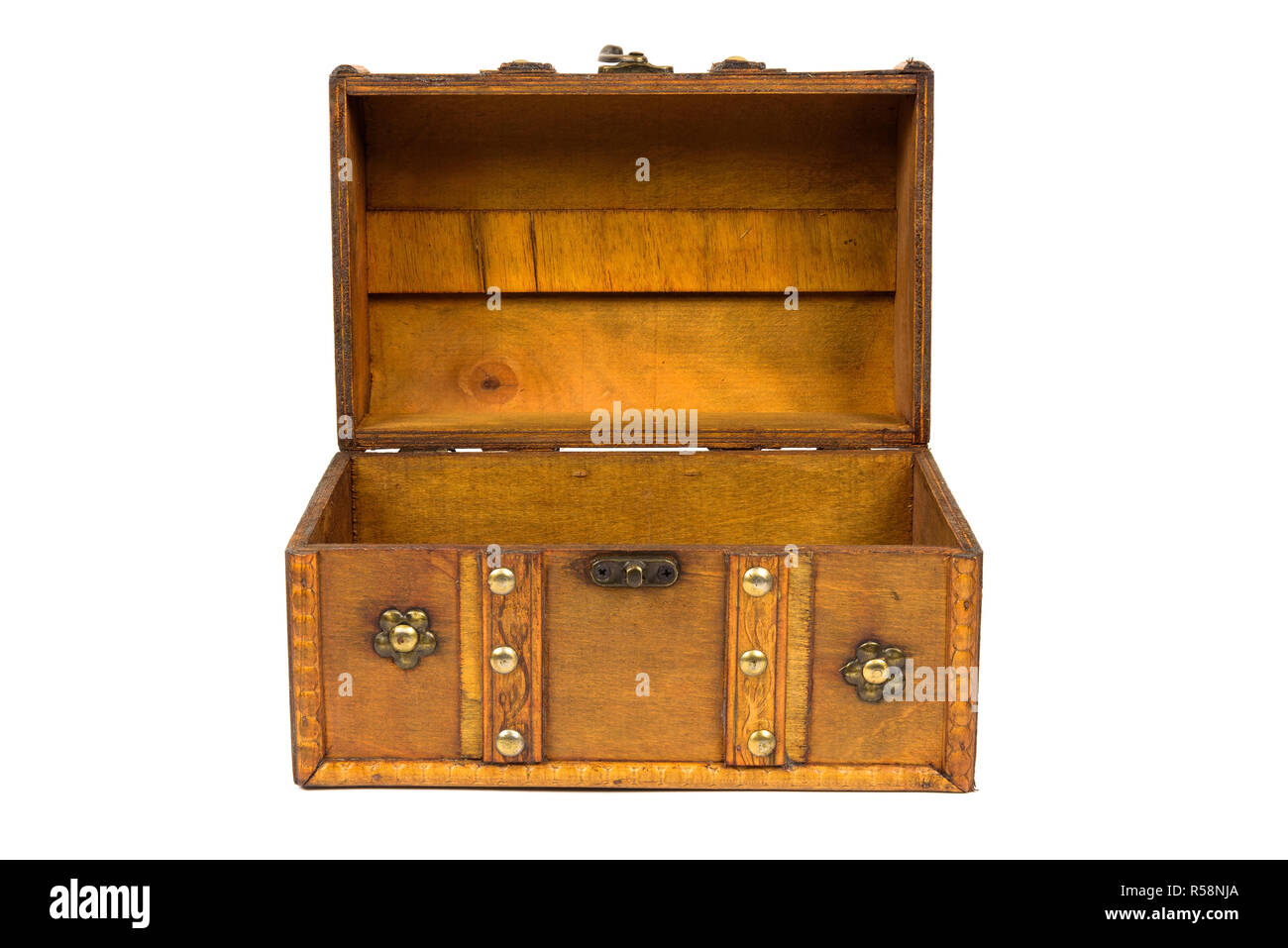 Coffre en bois ancien ouvert sur fond blanc Banque D'Images
