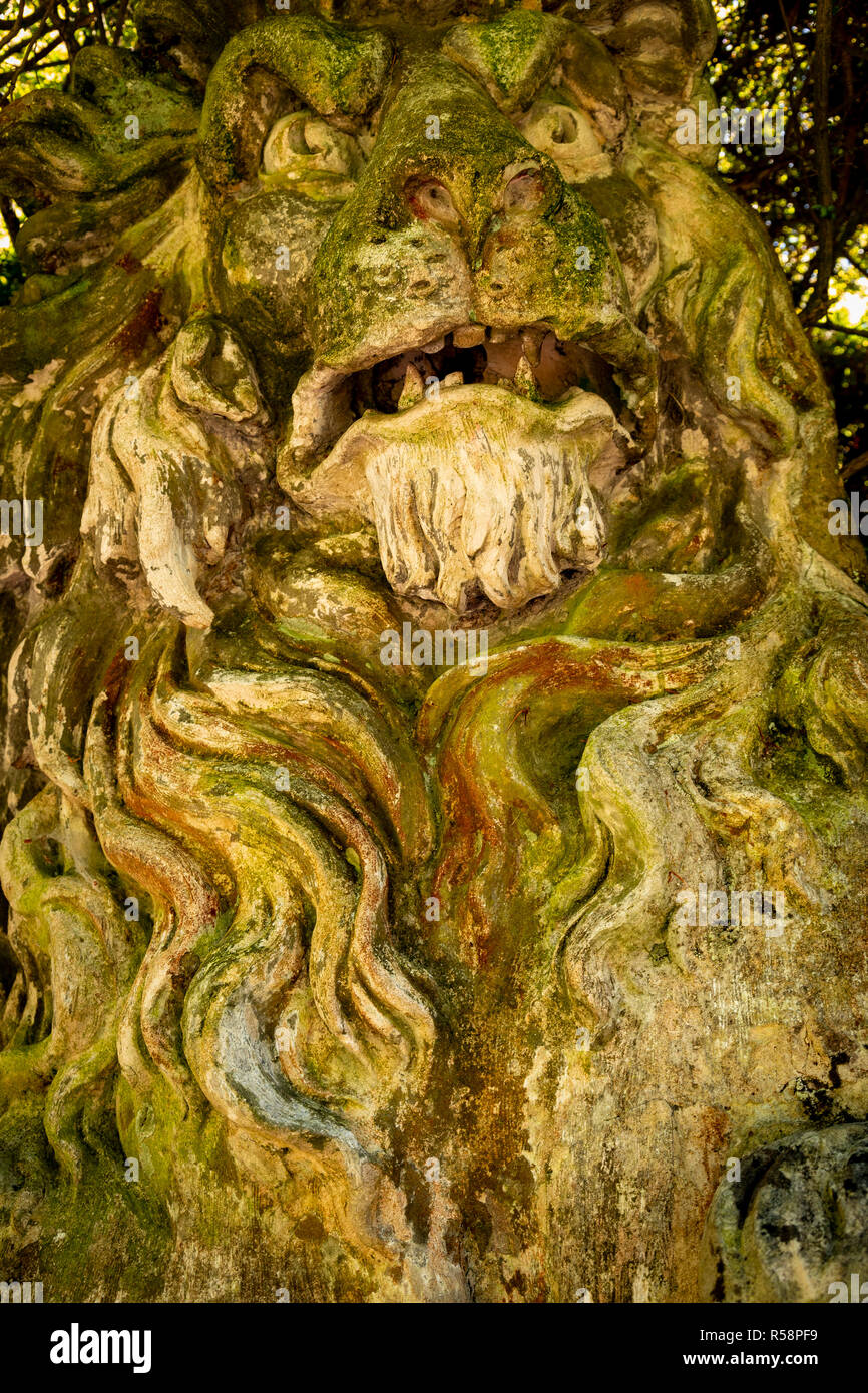 Lion sculpture à l'italianate village de Portmeirion, au nord du Pays de Galles Banque D'Images