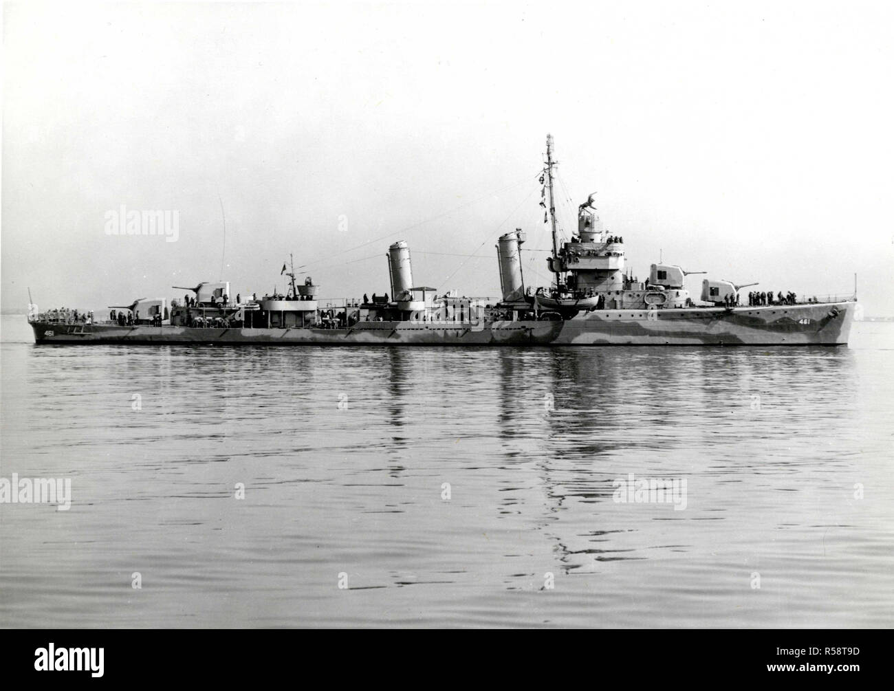 Les navires de la SECONDE GUERRE MONDIALE / World War II Navires - Cette photographie illustre la tonne 1700 Classe Bristol, DD-461 USS Forrest, construit par l'arsenal de Boston. Avril 1945 Banque D'Images