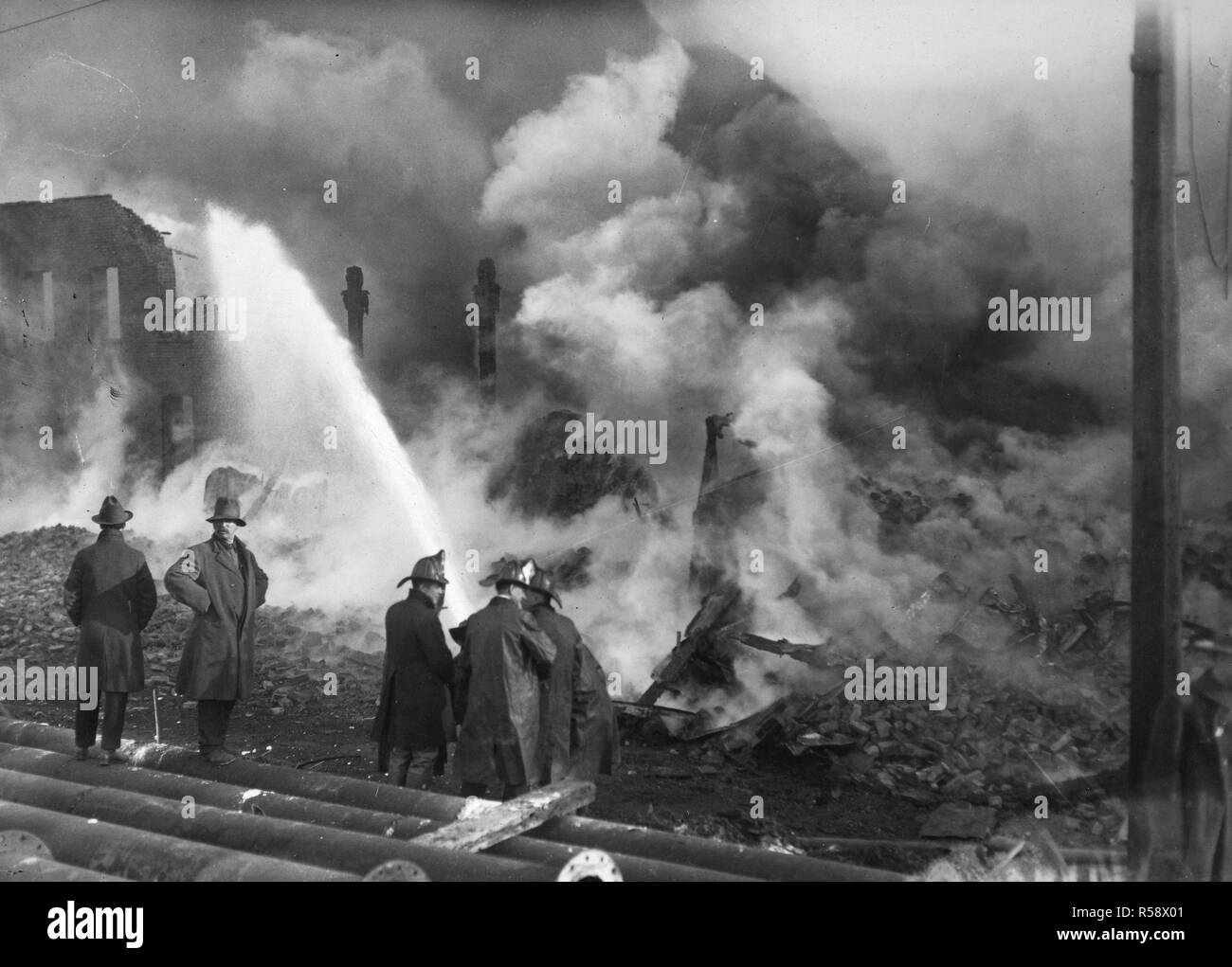 3/26/1918 - Destruction par l'ennemi dans la lutte contre les flammes - aux  États-Unis dans l'usine de Jarvis à Jersey City, New Jersey, le 26 mars  1918, attribué à l'activité de l'ennemi
