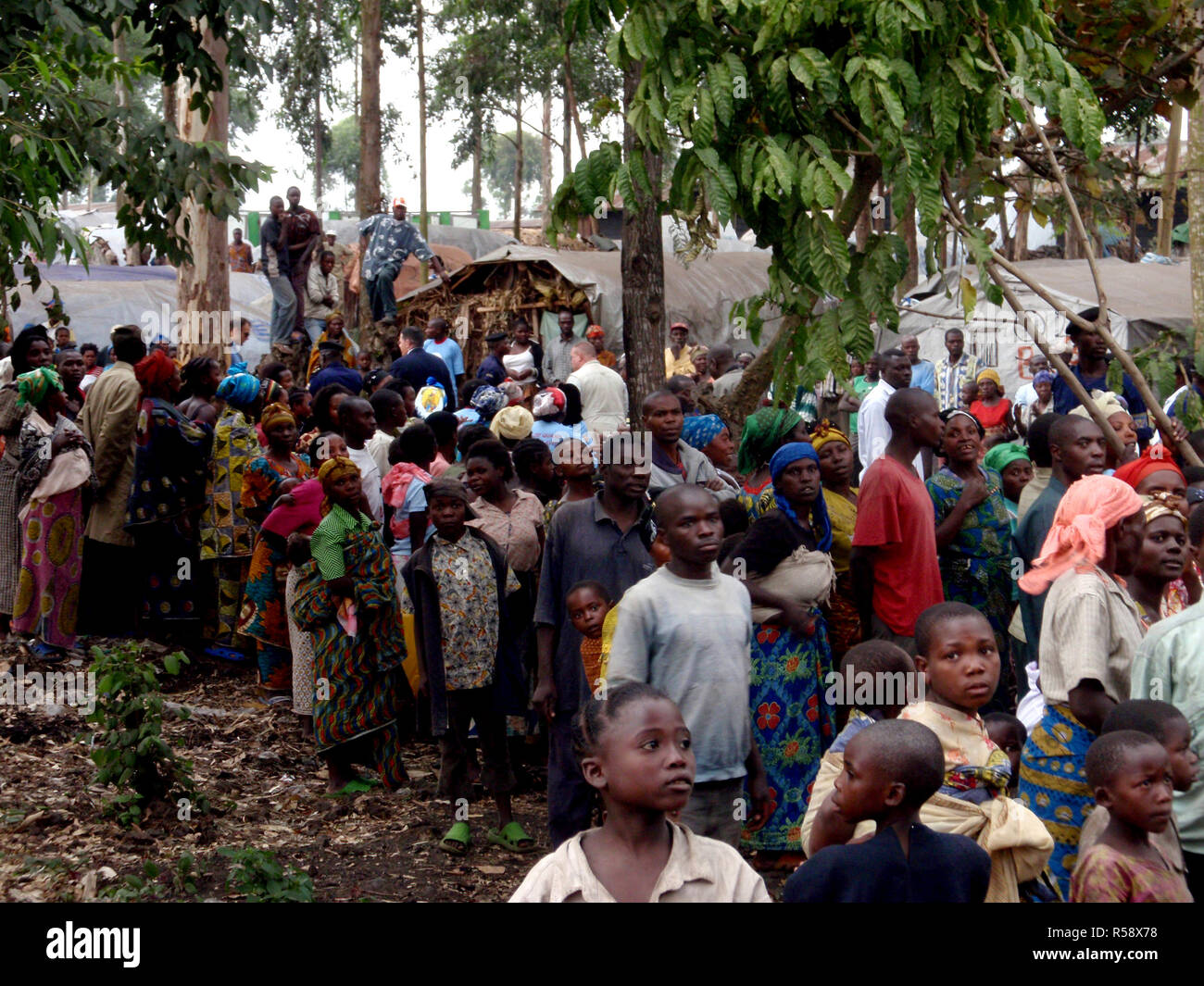 2009 - La scène au cours de l'arrivée de la secrétaire d'Etat américaine Hillary Rodham Clinton à la personne déplacée à l'intérieur de Mugunga (PCI) Camp à Goma, République démocratique du Congo Banque D'Images