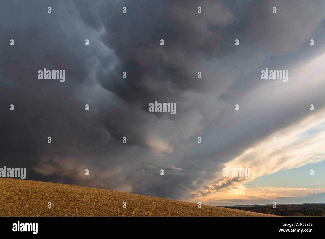 Szinérváralja, orages, nuages Mammatus, coucher de soleil, Thuringe, Allemagne Banque D'Images