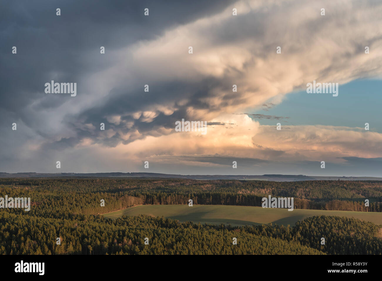 Szinérváralja, orages, nuages Mammatus, coucher de soleil, Thuringe, Allemagne Banque D'Images