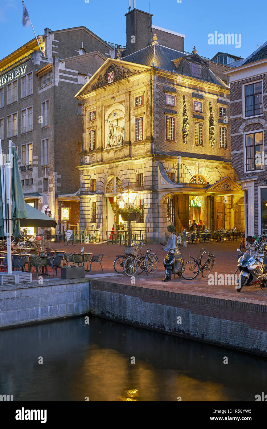 De Waag au Rijn à Leiden, Hollande méridionale, Pays-Bas Banque D'Images