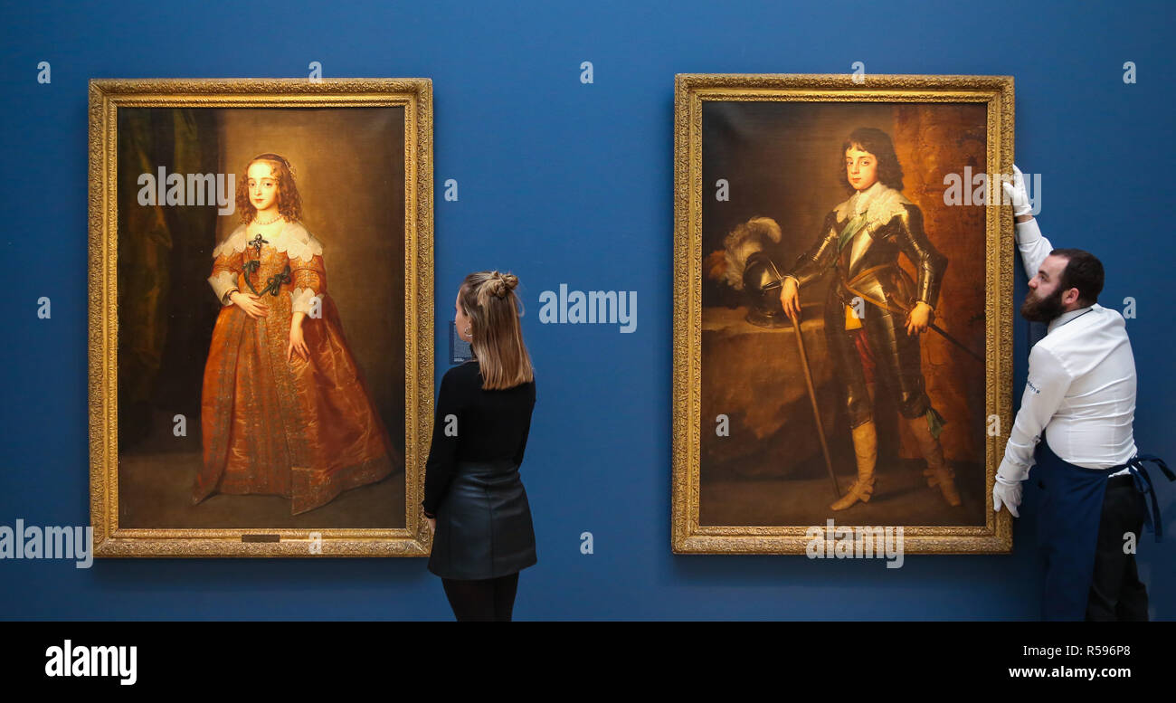 Sothebys. Londres, Royaume-Uni. 30 Nov 2018 - Un technicien se bloque 'Portrait de Charles II, lorsque le Prince de Galles, 1641, (2 000 000 € est - 3 000 000 €) et une femme ÒPortrait vues de Mary, Princesse royale et la Princesse d'Orange (1641)' par Sir Anthony Van Dyck et Studio (600 000 € est - £800 000). S'étendant sur plus de deux millénaires, les chefs-d'comprenant ancien maître & Peintures britanniques prévisualiser à Sothebys. Credit : Dinendra Haria/Alamy Live News Banque D'Images