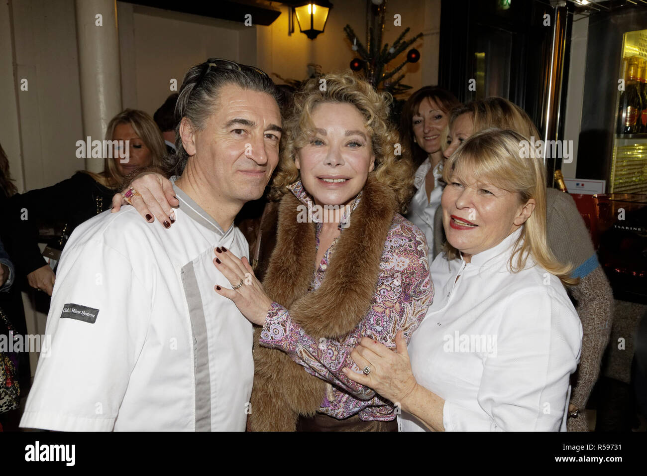 Paris, France. 29 Nov, 2018. Chef Jean-Pierre Jacquin, actrice Grace de  Capitani et chef Ghislaine ARABIAN - Jean-Eric Duluc, Président de la  Fédération internationale du tourisme reçoit le 2018 Lauriers d'or  d'excellence