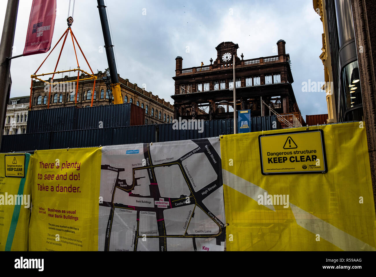 Belfast, Irlande du Nord. 30Th Nov 2018. Les contenants d'expédition afin de protéger les consommateurs de Belfast nouvellement rouvert sur l'avenue Royal 'au cas où l'immeuble Primark falls' Credit : thinkx2/Alamy Live News Banque D'Images