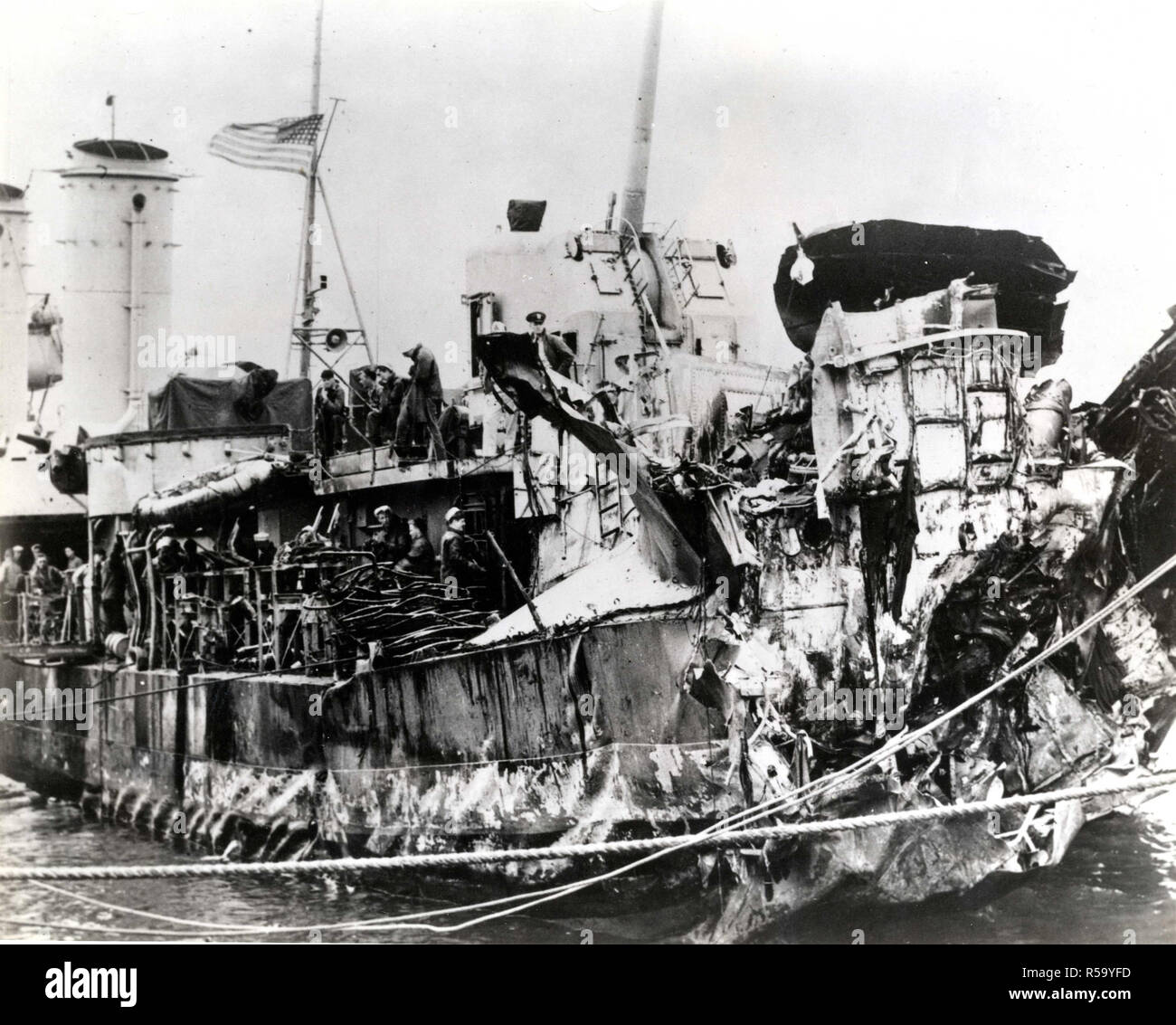 Les navires de la SECONDE GUERRE MONDIALE / World War II Navires - Cette photo montre la bataille d'endommager le DD-623 USS Nelson après avoir été torpillé dans la poupe. Le navire a été réparé par Boston Navy Yard et retourné à flotte en novembre 1944. (Ca. Juin 1944) Banque D'Images