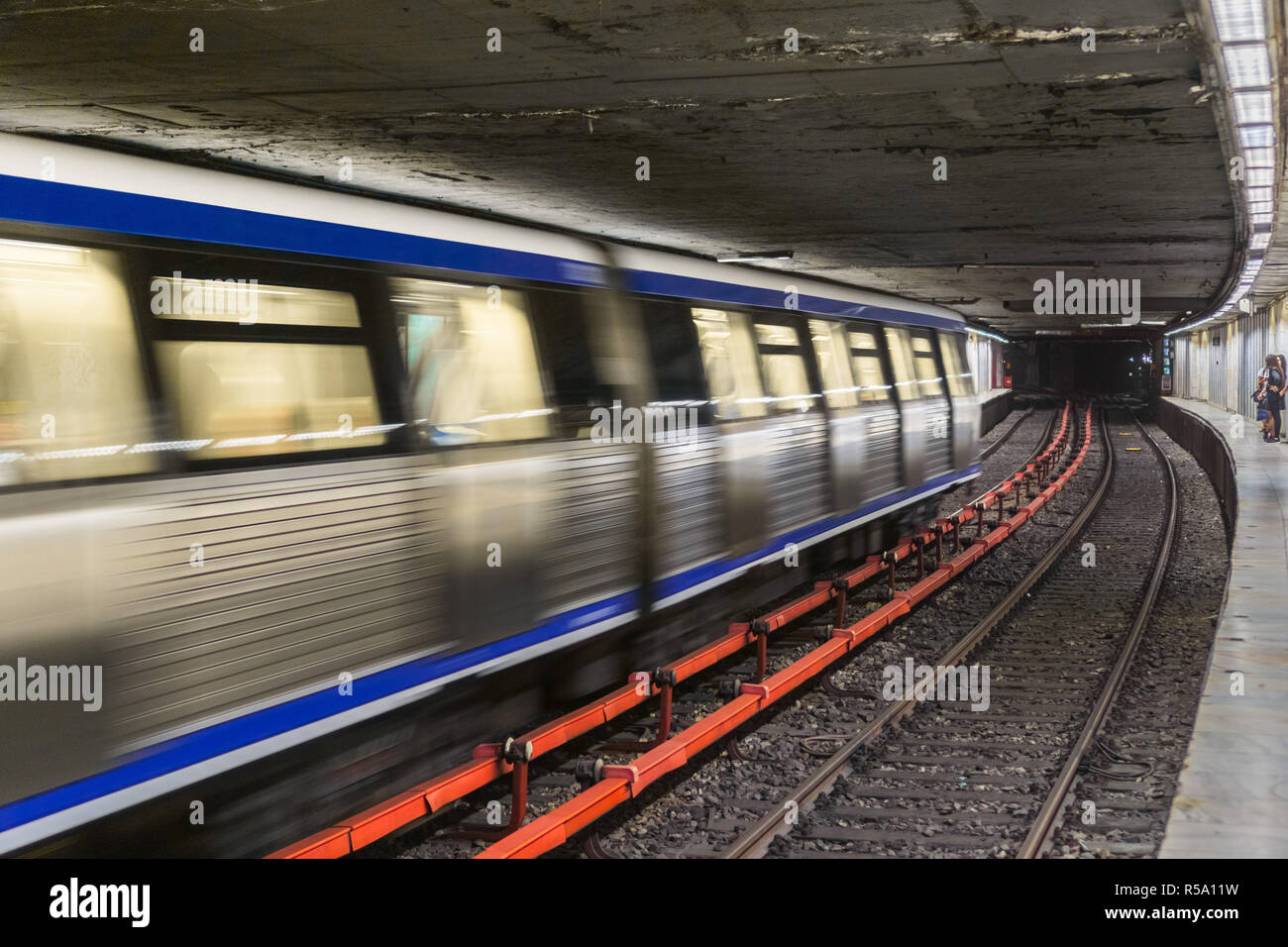 12 septembre 2017, Bucarest/Roumanie - train quittant la gare Banque D'Images