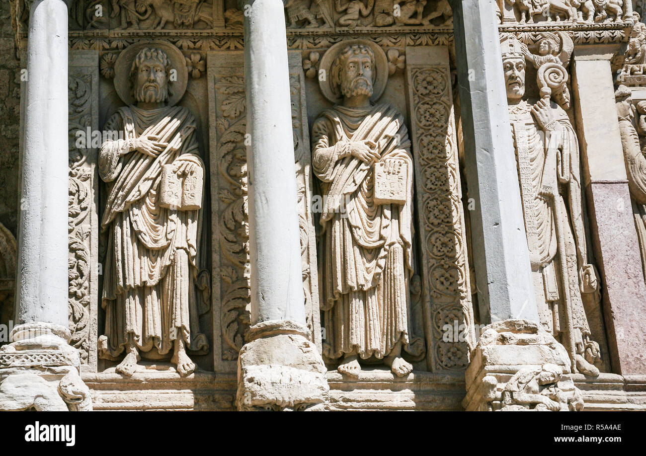 Sculptures murales de l'église de saint Trophime à Arles Banque D'Images