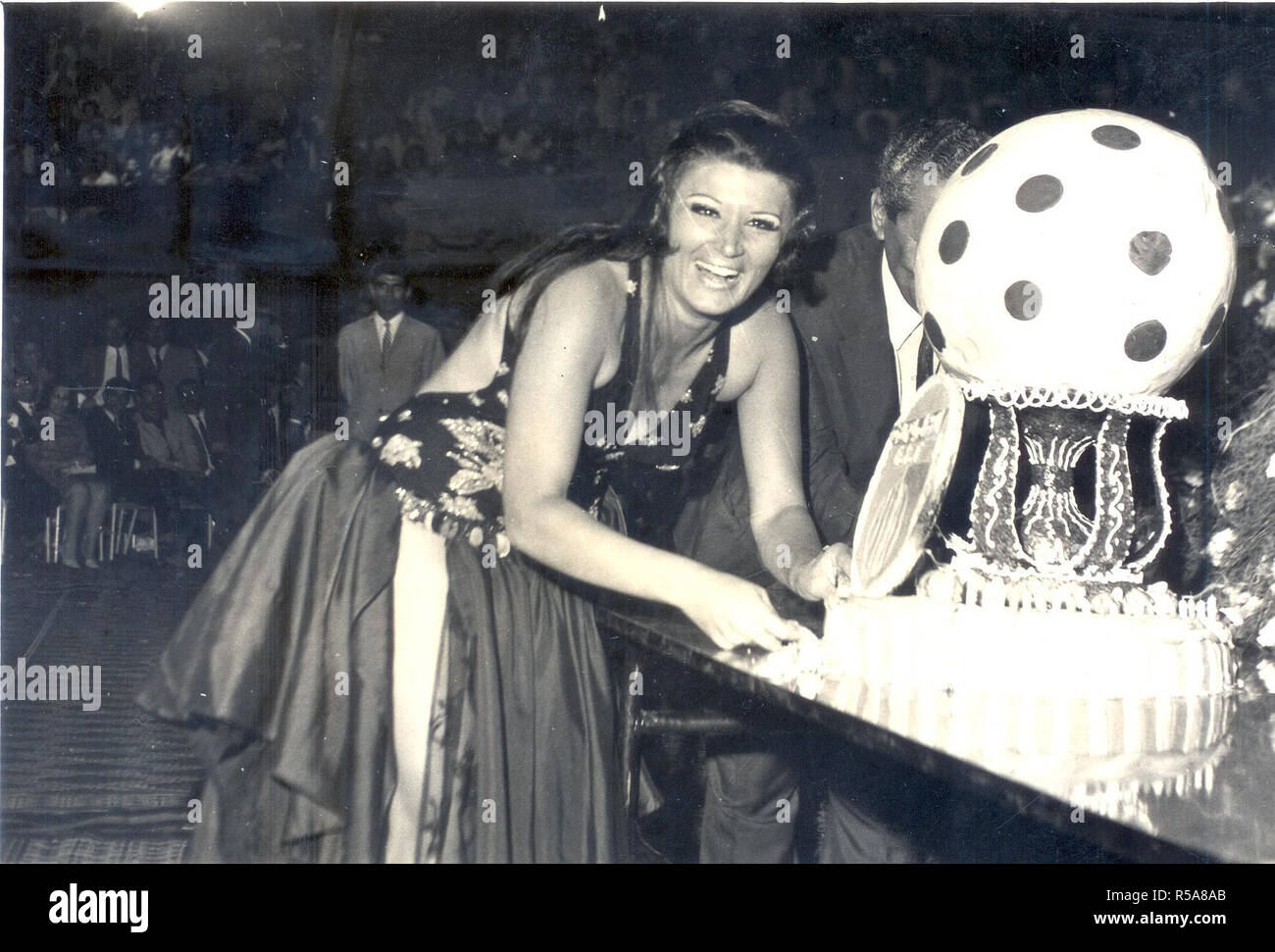 Anglais Egyptien Ventre Danseuse Et Actrice Nagoua Foued Au Cours De L Esperance Sportive De Tunis 60e Anniversaire En 1979 Tunisie Photo Stock Alamy