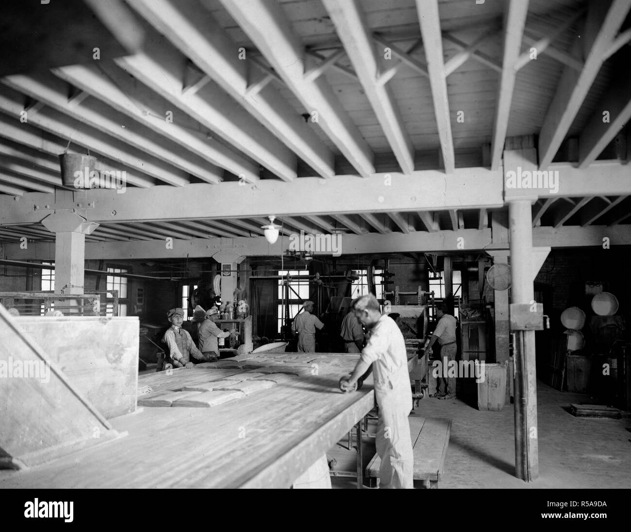 La guerre de l'industrie - Décisions - Chewing-gum CHEWING-GUM ET CHOCOLAT POUR LES SOLDATS. Un côté de la salle à four de Frank H. Fleer Co., Philadelphie, Pennsylvanie Banque D'Images