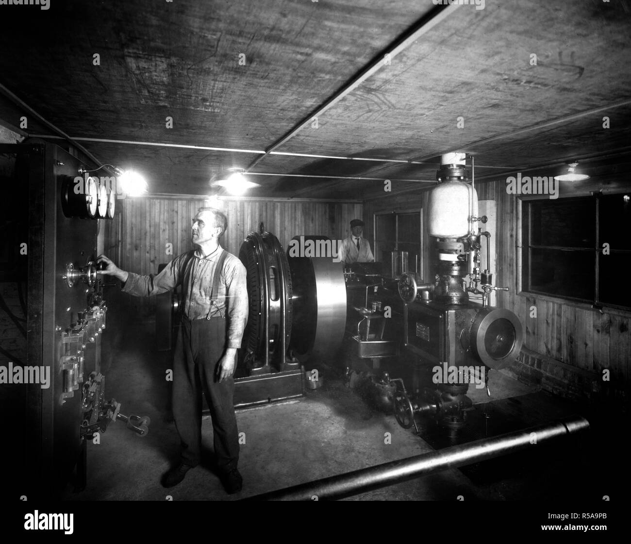 La guerre de l'industrie - Décisions - Chewing-gum CHEWING-GUM ET CHOCOLAT POUR LES SOLDATS. Salle des machines dans l'usine de Frank H. Fleer Co., Philadelphie, Pennsylvanie Banque D'Images