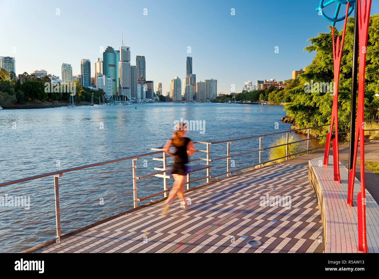 Jogger et toits de Brisbane, Queensland, Australie Banque D'Images