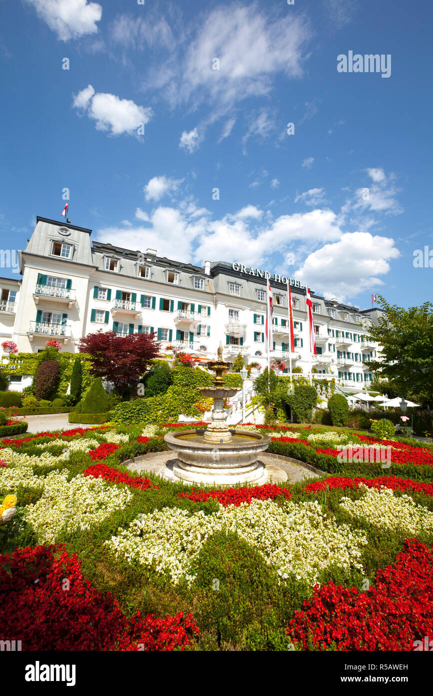 Grand Hotel sur le lac de Zell am See, Allemagne, Salzkammergut, Autriche Banque D'Images Grand Hotel sur le lac de Zell am See, Allemagne, Salzkammergut, Autriche Banque D'Images
