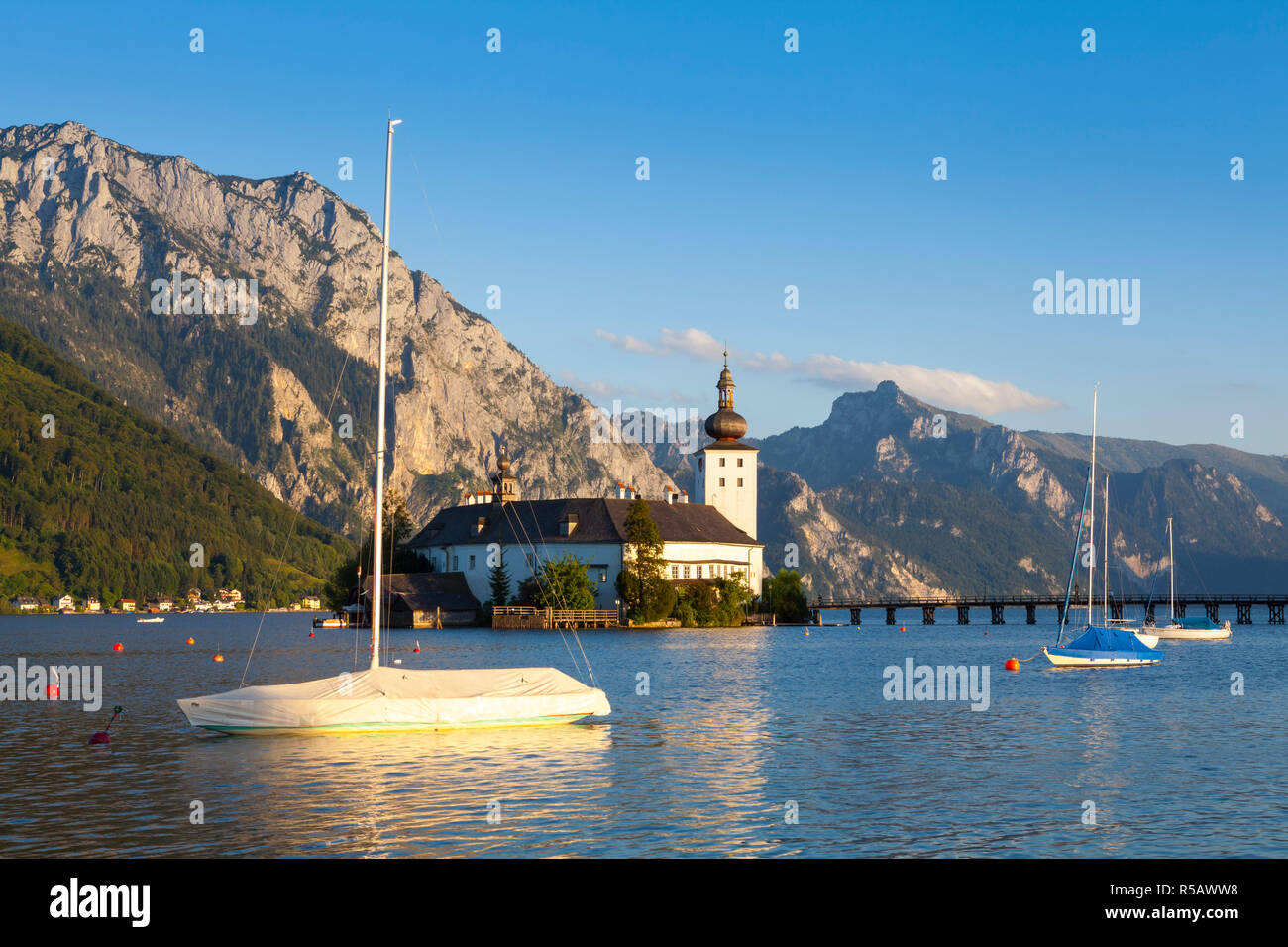 Schloss Ort sur le lac Traunsee, Gmunden, Salzkammergut, Haute Autriche, Autriche Banque D'Images Schloss Ort sur le lac Traunsee, Gmunden, Salzkammergut, Haute Autriche, Autriche Banque D'Images