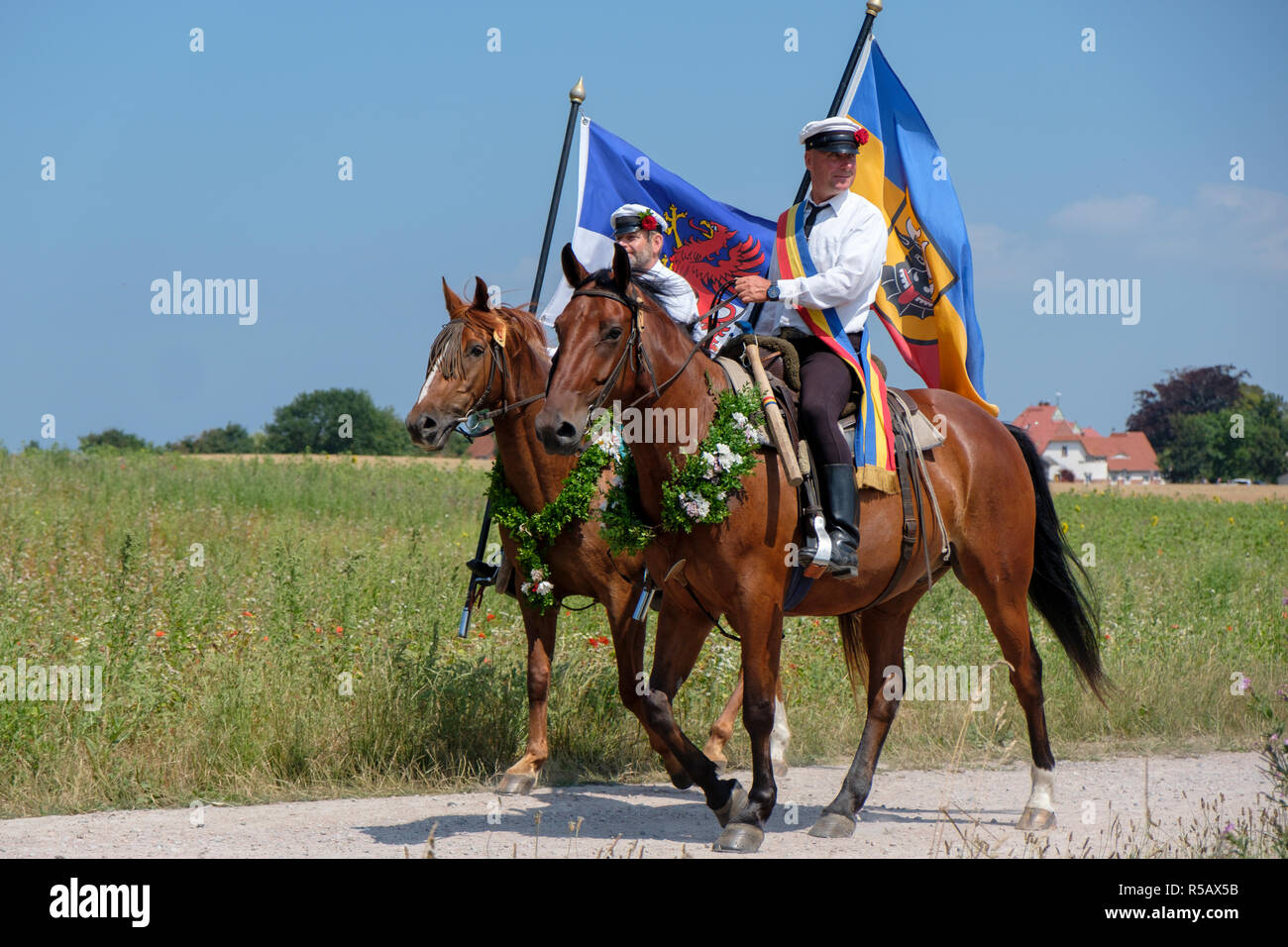 Défilé du Festival, Tonnenabschlagen, fête populaire traditionnelle, Ahrenshoop, Fischland Darß-Zingst, Mecklenburg-Vorpommern, Allemagne Banque D'Images