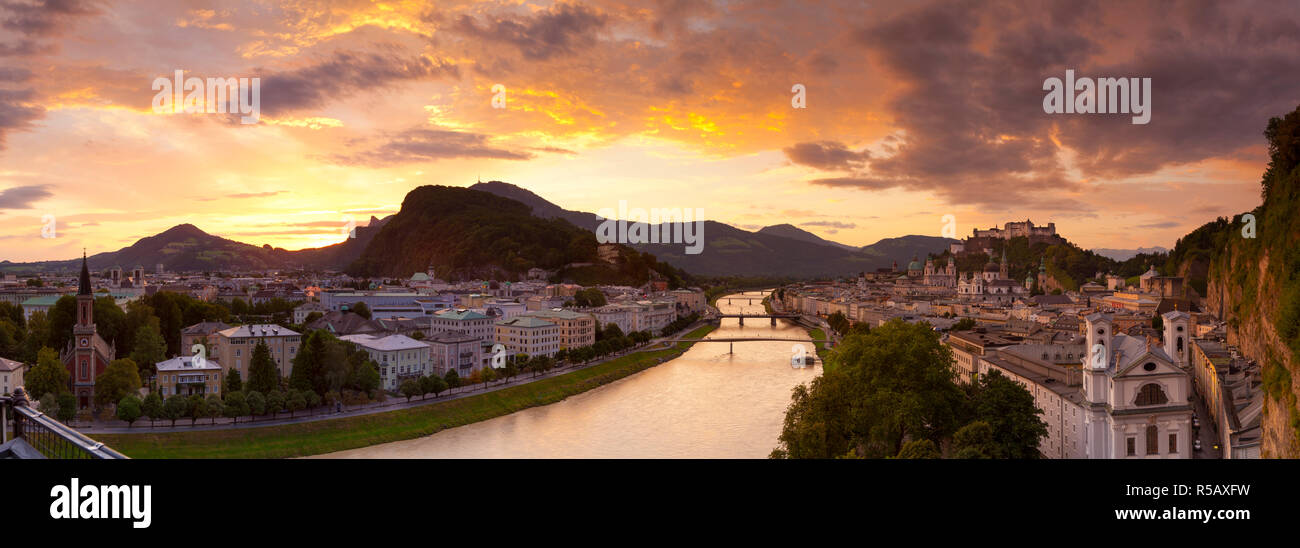 Lever de soleil sur l'Fortressover Hohensalzburg & Alt Stadt, Salzburg, Autriche, Salzburger Land Banque D'Images Lever de soleil sur l'Fortressover Hohensalzburg & Alt Stadt, Salzburg, Autriche, Salzburger Land Banque D'Images