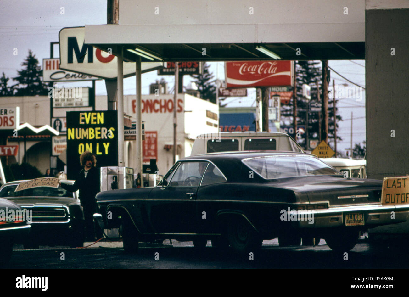 1974 Portland - l'état de l'Oregon a été le premier à passer à un système de et les nombres impairs durant la crise de l'essence à l'automne et l'hiver de 1973-1974. Banque D'Images