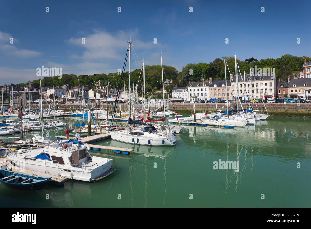 France, Haute-Normandie, Seine-Maritime, St-Valery-en-Caux, vue sur le port Banque D'Images