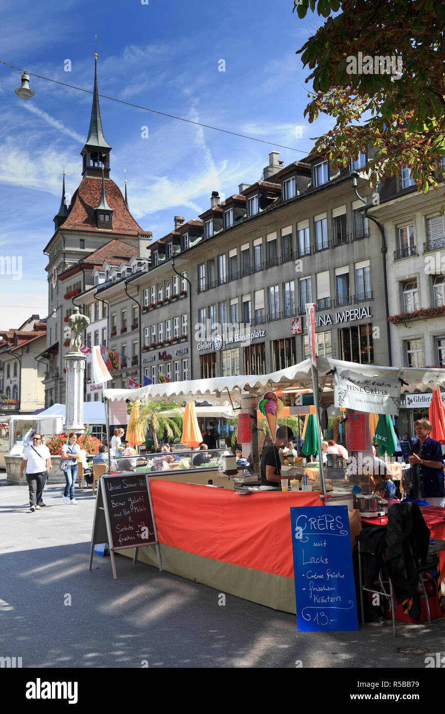 Suisse, Berne, de la vieille ville inscrite au Patrimoine Mondial de cafés en plein air près de Bundesplatz Banque D'Images