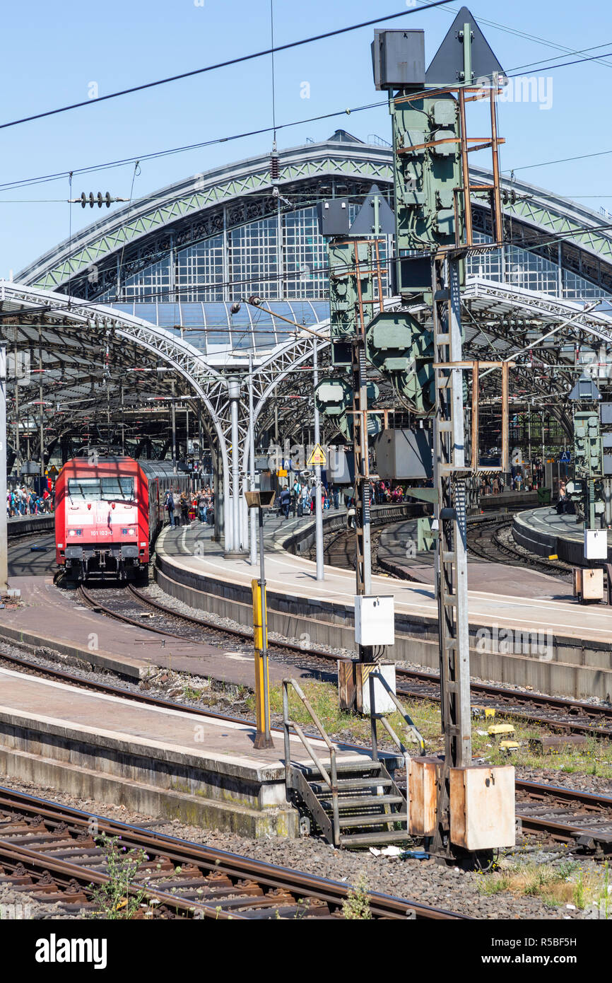 Cologne, Allemagne. La gare ferroviaire, l'un des plus occupés en Allemagne. Banque D'Images