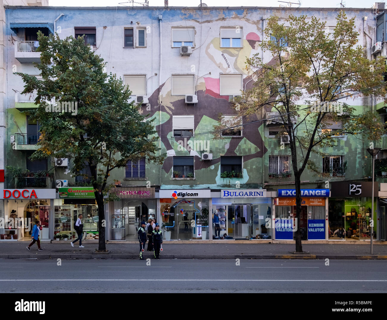 Tirana albania blloku Banque de photographies et d’images à haute ...