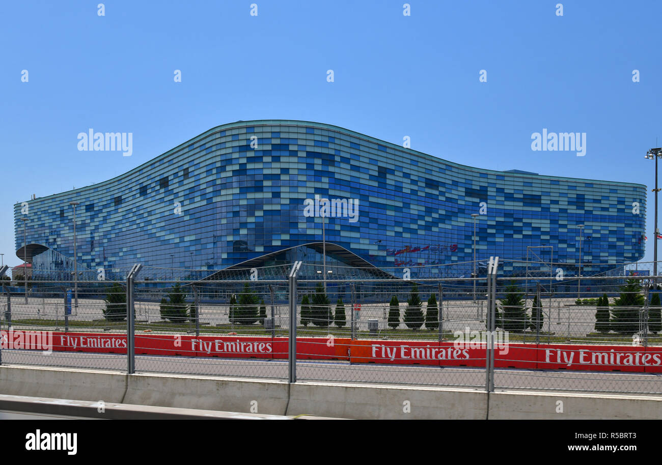 Sotchi, Russie - 2 juin 2018. Palais des sports d'hiver d'iceberg dans le Parc olympique Banque D'Images