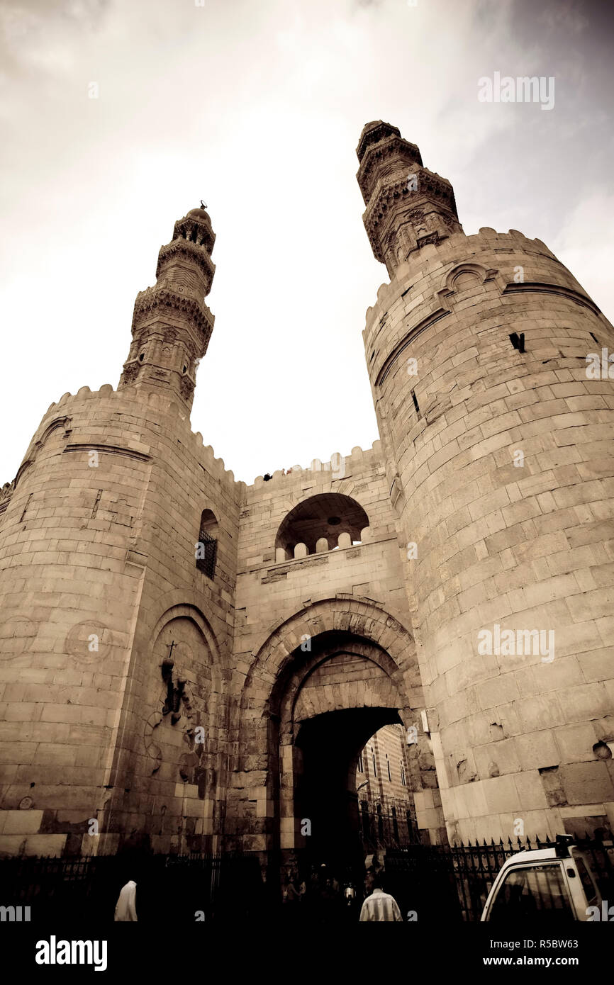 L'Égypte, Le Caire islamique, trimestre, vieille Bab Zuweila Gate dans la ville Islamique Banque D'Images