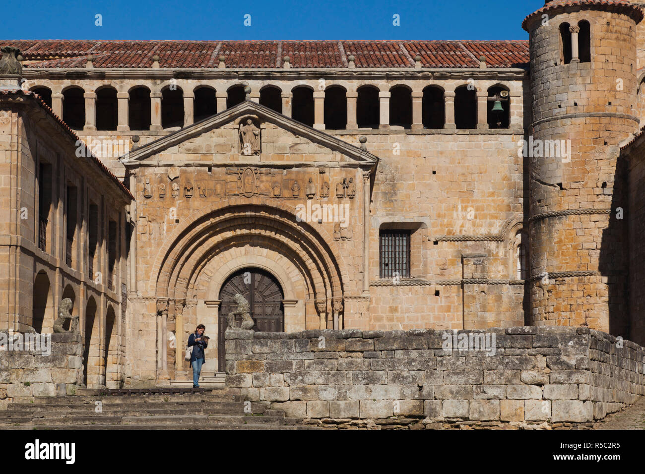 L'Espagne, Cantabria, Cantabria Région Province, Santillana del Mar, l'Eglise de l'église collégiale, 12e siècle Banque D'Images