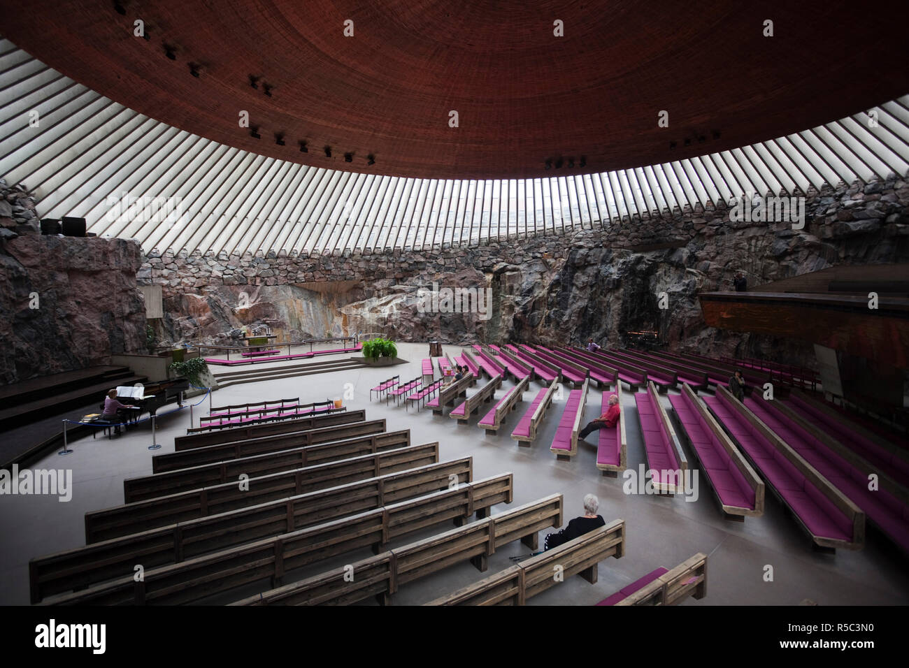 La Finlande, Helsinki, l'église Temppeliaukio, l'église de roche, conçu par Timo et Tuomo Suomalainen en 1969, de l'intérieur Banque D'Images