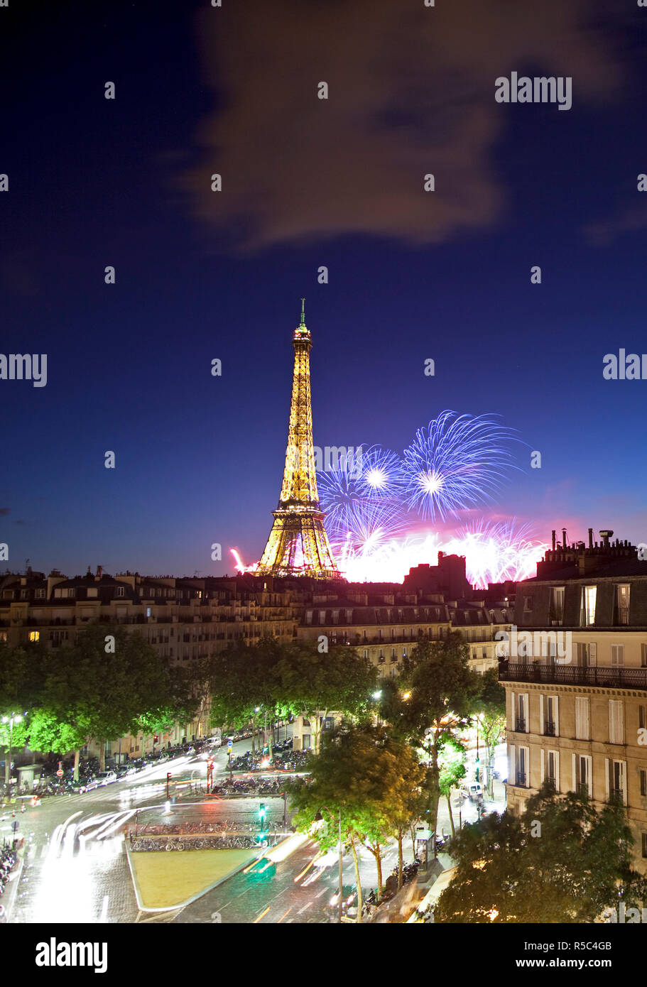 Bastille Day fireworks, Tour Eiffel, Paris, France Banque D'Images