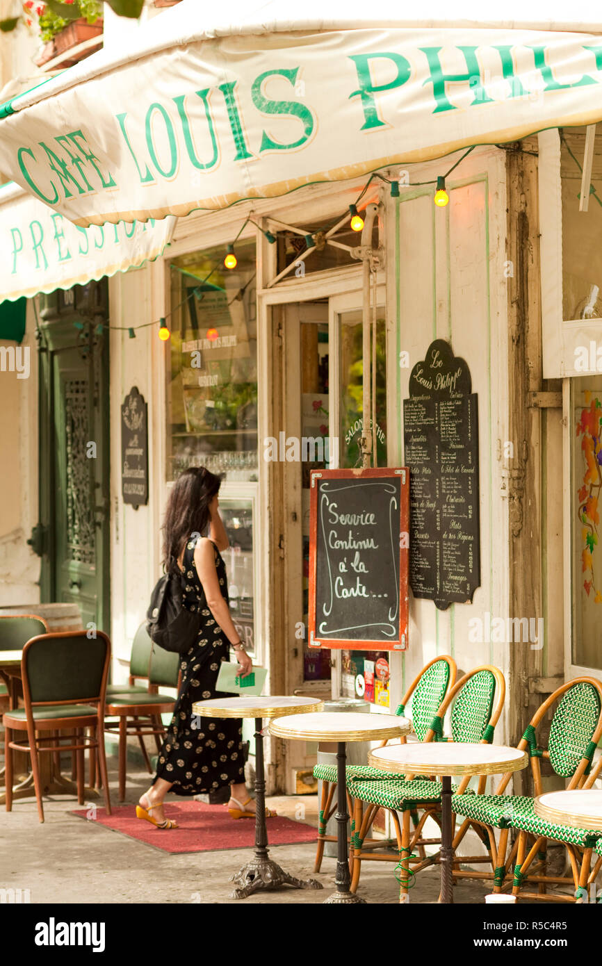 Cafe, Quai de L'Hôtel de Ville, Quartier du Marais, Paris, France Banque D'Images