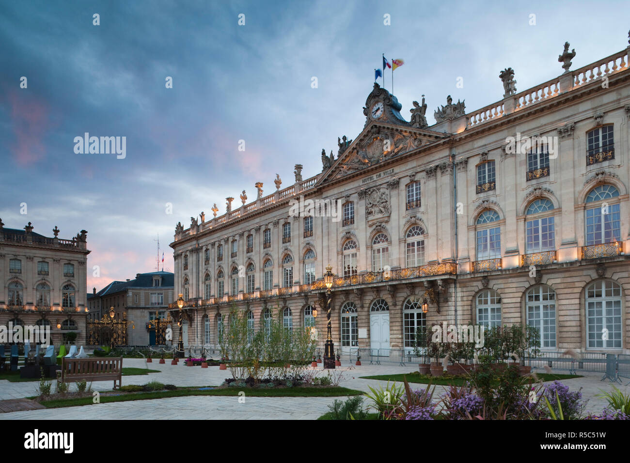 France, Meurthe-et-Moselle, Lorraine, Nancy, Place Stanislas, hôtel de ville, l'aube Banque D'Images